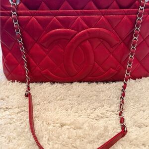 CHANEL Red Quilted Leather Shoulder Bag with Chain Strap
